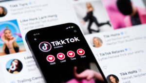 Noah Beck: Wer ist der TikTok-Star und mit wem ist er zusammen